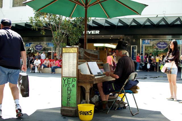 Pianoman in the Shopping Street